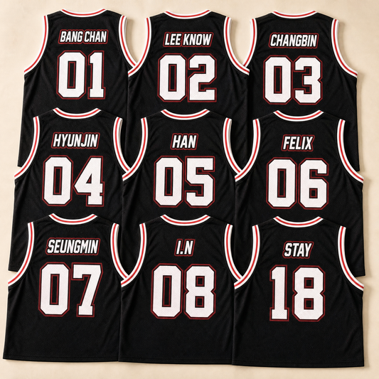 Toutes les variantes au dos — BANG CHAN 01, LEE KNOW 02, CHANGBIN 03, HYUNJIN 04, HAN 05, FELIX 06, SEUNGMIN 07, I.N 08, STAY 18