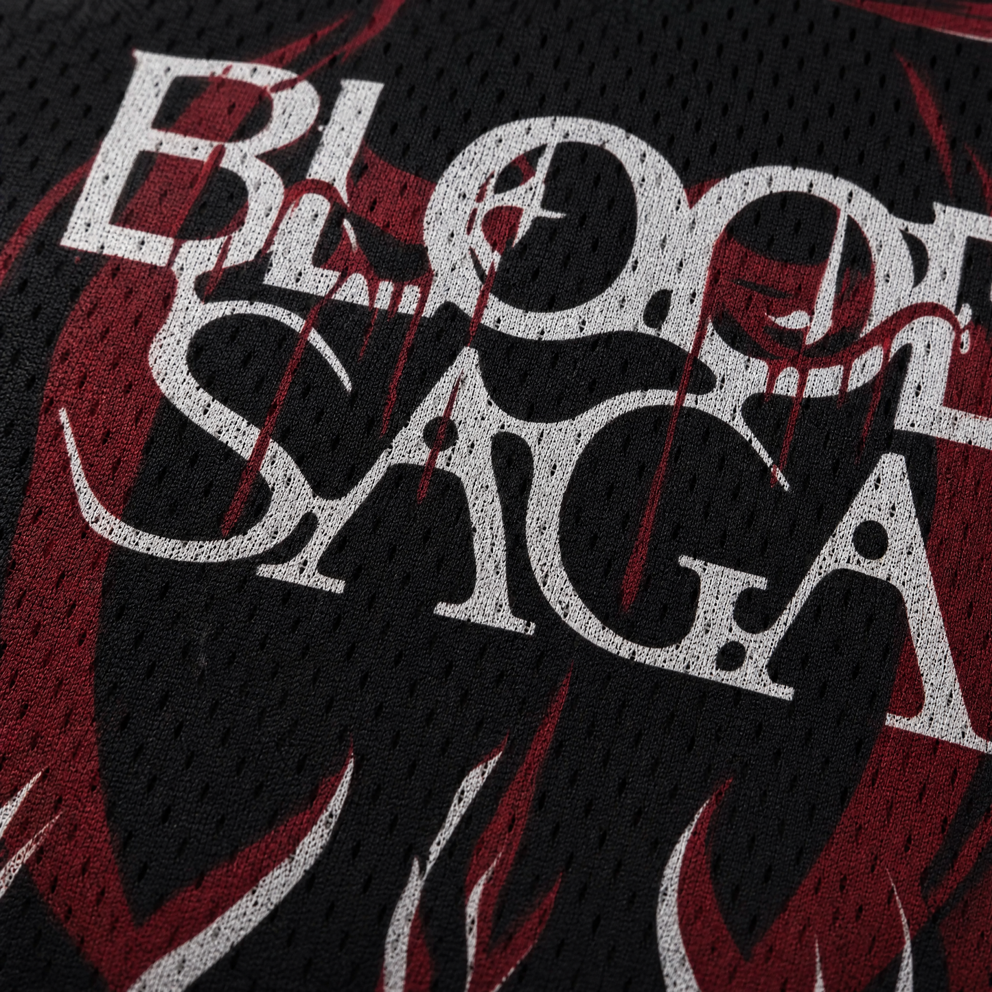 Détail — logo BLOOD SAGA, mesh perforé