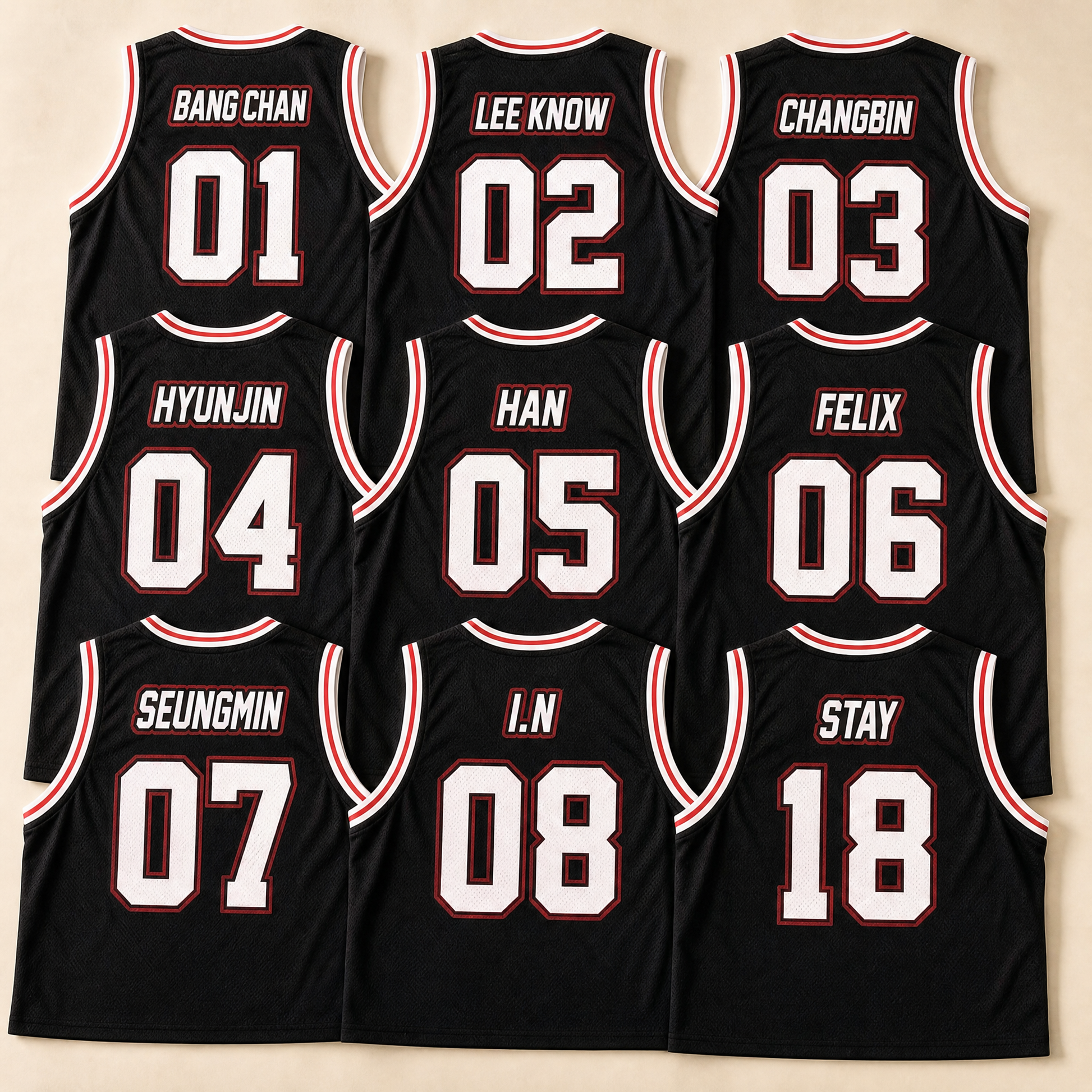 Toutes les variantes au dos — BANG CHAN 01, LEE KNOW 02, CHANGBIN 03, HYUNJIN 04, HAN 05, FELIX 06, SEUNGMIN 07, I.N 08, STAY 18